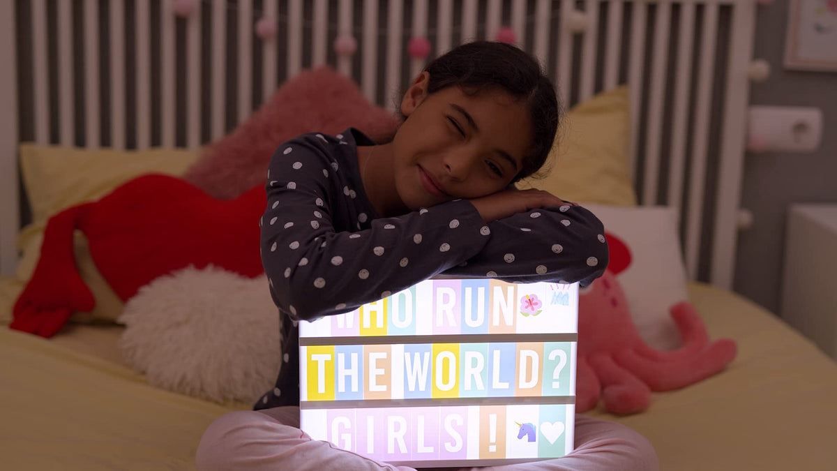 Resigilat|BONNYCO Light Box A4 roz, cu 400 litere si simboluri, caractere Ä Ö Ü ß, emoji, 2 markere si USB