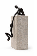 Resigilat|ULVEOL sculptura abstracta din metal, cuplu, barbat care ridica femeia, decor modern, finisaj bronz, pentru raft, living si dormitor