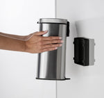 Resigilat|Cos de gunoi suspendat WENKO Sare, 5 L, inox anti-amprente, capac cu inchidere silentioasa, montare fara gaurire, 21,5 x 29,5 x 19 cm