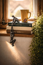 Resigilat|ULVEOL sculptura abstracta din metal, cuplu, barbat care ridica femeia, decor modern, finisaj bronz, pentru raft, living si dormitor
